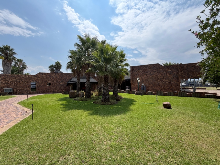 5 Bedroom Property for Sale in Metsimaholo Free State